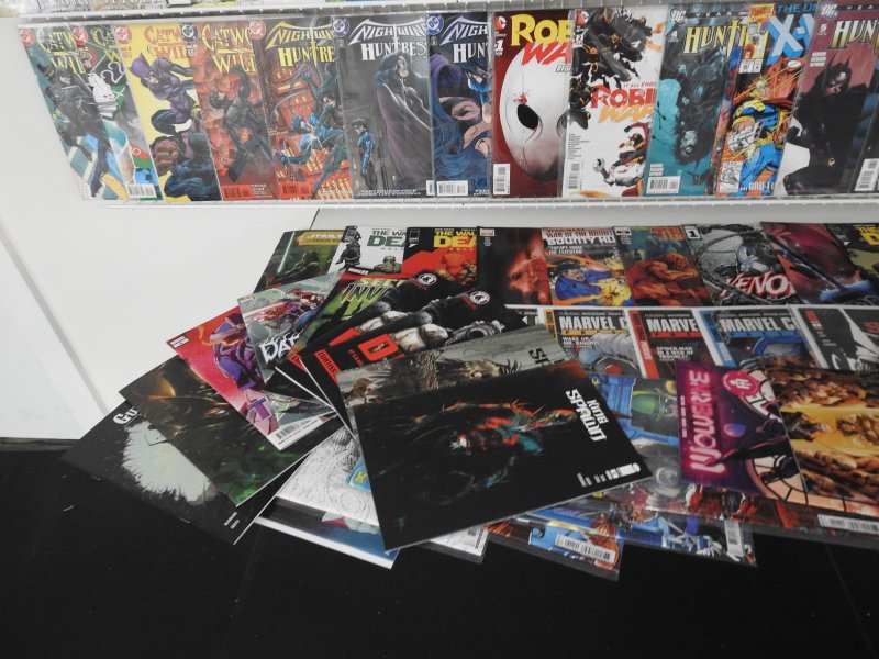 Huge Lot 190+ Comics W/ Batman, Elektra, The Walking Dead+ Avg VF Condition!