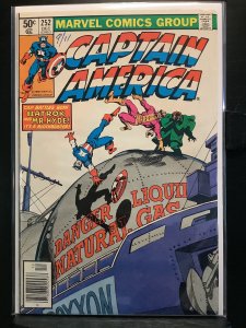 Captain America #252 Newsstand Edition (1980)