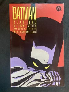 BATMAN YEAR 1 TRADE PAPERBACK RE PRINTS FRANK MILLER MAZZUCCHELLI NM