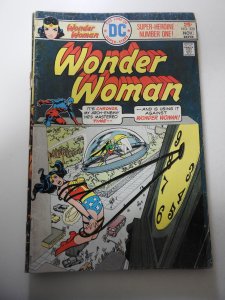 Wonder Woman #220 (1975)