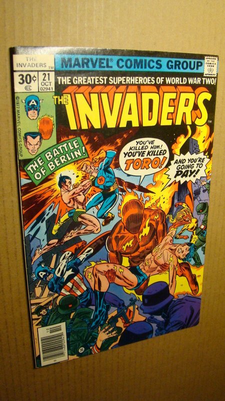 INVADERS 21 *HIGH GRADE* CAPTAIN AMERICA BATTLE BERLIN TORO VS SUB-MARINER 1977