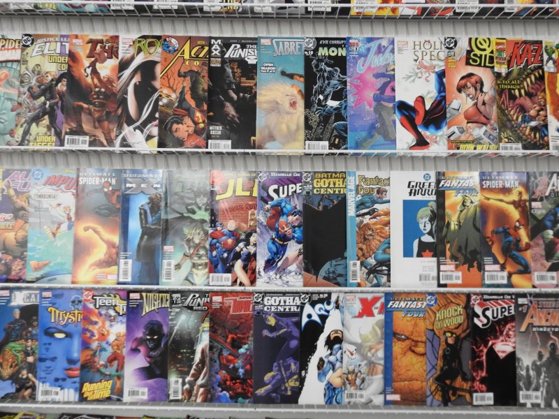 Huge Lot 200+ Comics W/ Spider-Man, Avengers, X-Men+ Avg Fine Condition!!