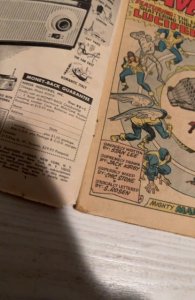 The X-Men #9 (1965)vs the avengers first crossover 1 inch spine split bottom