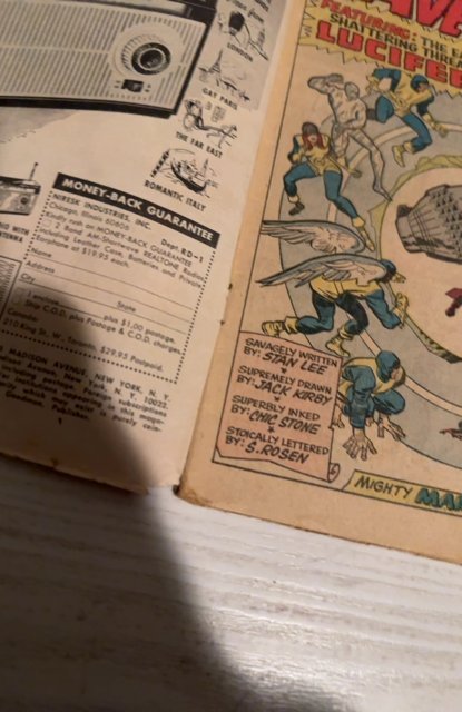 The X-Men #9 (1965)vs the avengers first crossover 1 inch spine split bottom