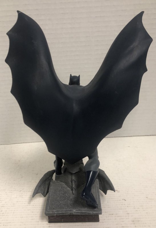 DC Batman On Gargoyle Figurine D20010