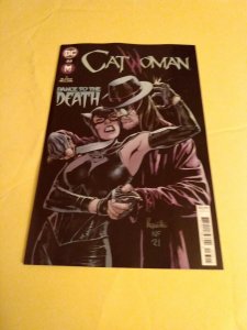 2021 the one where Catwoman 33 Father Valley duel cut the cat NM no dancing tho