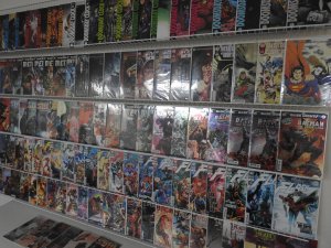 Huge Lot 160+ Comics W/ Dark Knights, Flash, Doomsday Clock+ Avg VF-NM Condition