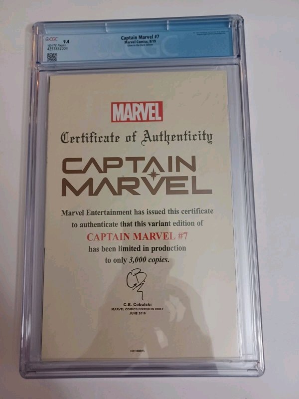 Captain Marvel #7 Glow In The Dark Virgin Edition LTD 3000 - Campbell - CGC 9.4