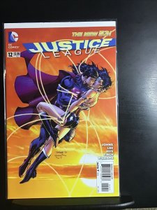 JUSTICE LEAGUE #12 (2012)- JIM LEE SUPERMAN WONDER WOMAN KISS COVER- NEW 52- VF+