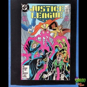 Justice League / International / America 2A 1st app. Gray Man