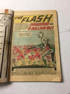 Giant Flash Annual 1 2.0 Gd Good Tape And Cover Detached