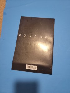 read comics WYTCHES 1 VG reading copy