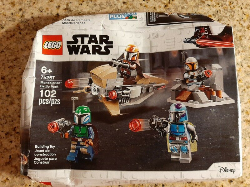 LEGO Star Wars  75267 Mandalorian Battle Pack New with crushed box