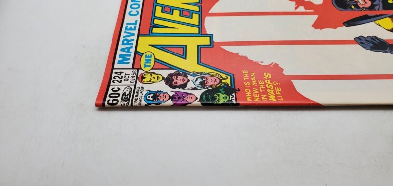 AVENGERS #224-(1982) YELLOWJACKET Newsstand NM-