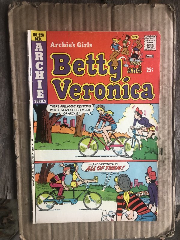 Archie's Girls Betty and Veronica #228 (1974)