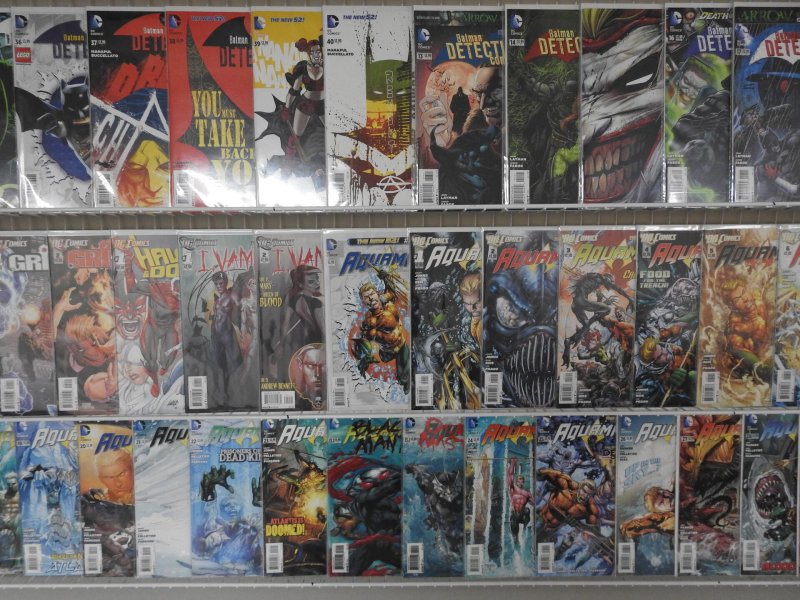 Huge Lot of 150+ Comics W/ Batman, Aquaman +More! Average VF- Condition!