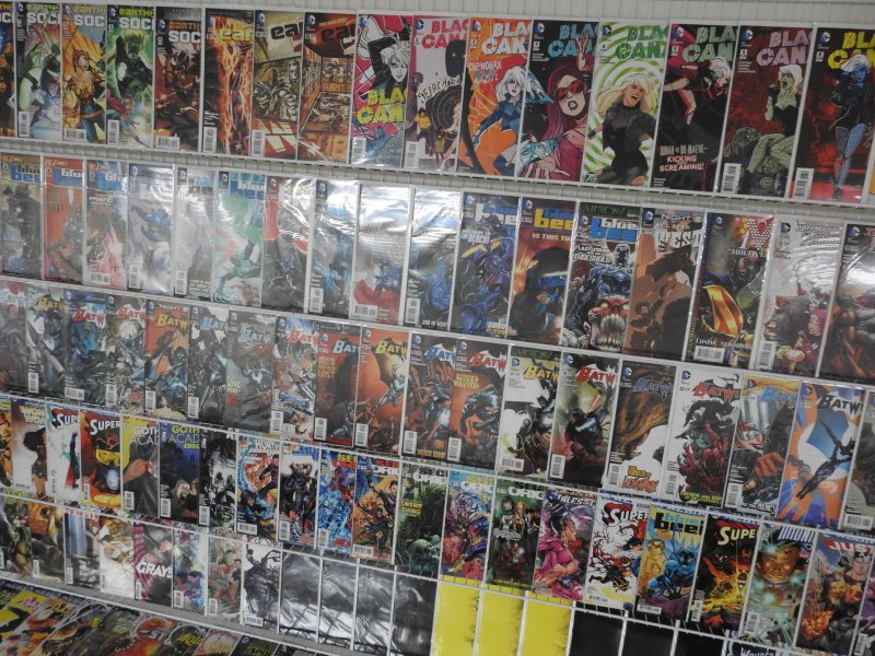Huge Lot 160+ Comics W/ Batman, Convergence, Blue Beetle+ Avg NM- Condition!!