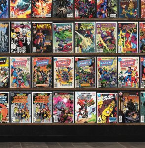 Huge Lot 150+ Comics with Blue Beetle, Captain Atom, Superman / Batman & More!