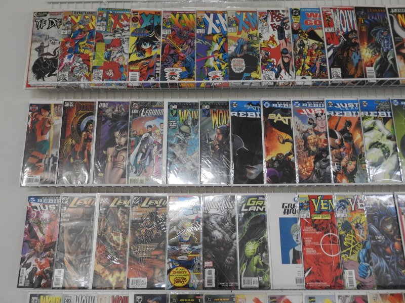 Huge Lot 150+ Comics W/Wolverine, Venom, Super Skrull+ Avg VF Condition!!