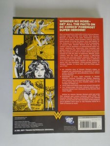 Essential Wonder Woman Encyclopedia SC 8.0 VF (2010 Del Rey Books)