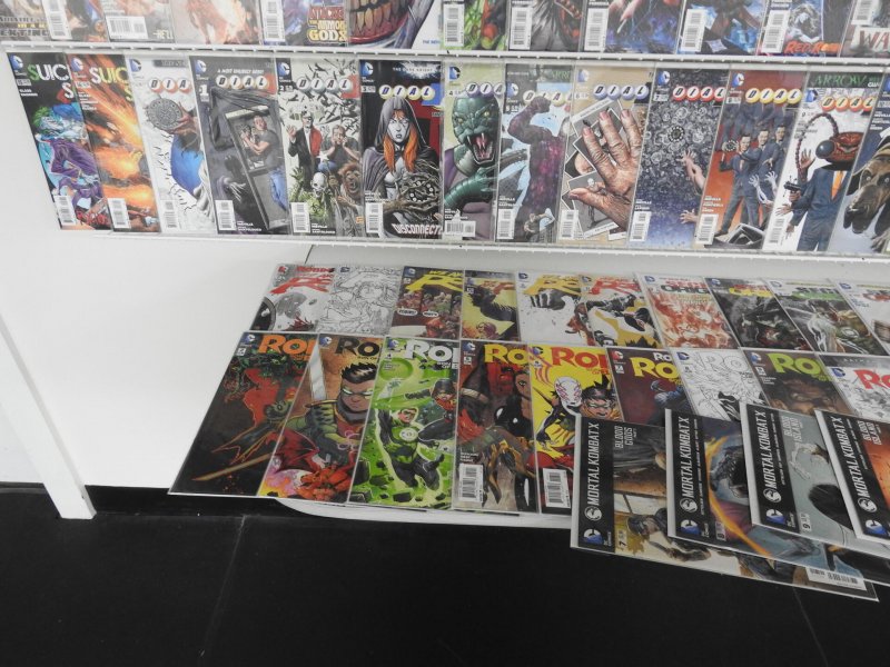 Huge Lot 160+ Comics W/ Suicide Squad, Teen Titans, Secret Origins+ Avg VF-NM!!