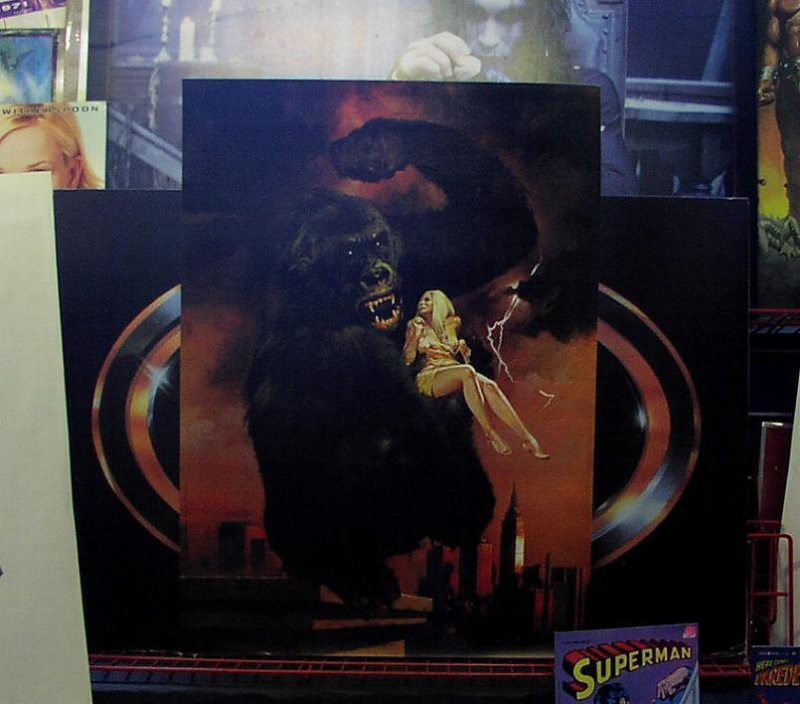 KING KONG POSTER 1977 ENRICH painted full color-Spectacular-nice but  2 tear