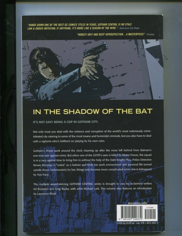 GOTHAM CENTRAL BOOK 1: IN THE LINE OF DUTY (FN/VF) BRUBAKER!! RUCKA!! 2009