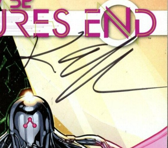 (2014) The New 52: Futures End #16 - SIGNED BY KEITH GIFFEN! (9.2)