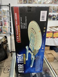 Diamond Select Art Asylum Star Trek Starship Legends USS Excelsior NCC-2000 2017