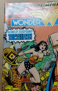 WONDER WOMAN#327 (1985) DC COMICS Heck & Barreto Art, Nice VF+ White Pages