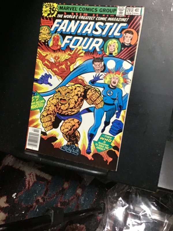 Fantastic Four #203 (1979) The eyes of a child! High-grade key NM-  Wow!