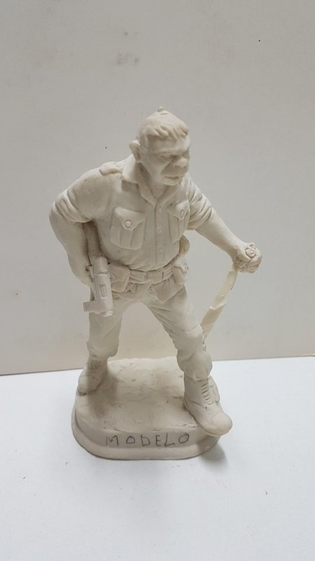 Figura Resina El Sargento Gorila (figura a pintar por el comprador, rota dela...