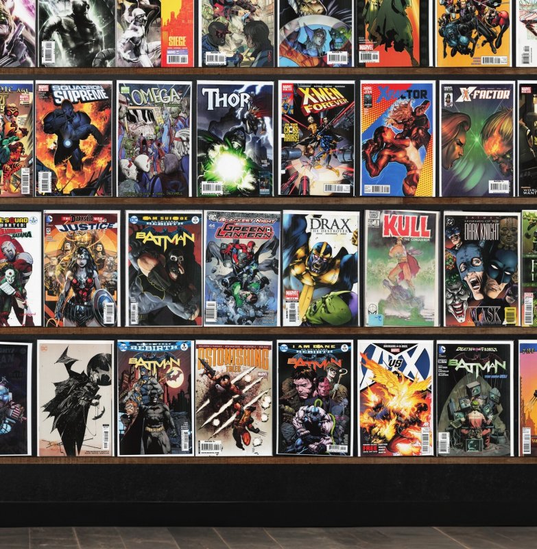 Huge Lot 150+ Comics with Batman, Starman, Justice League & More!
