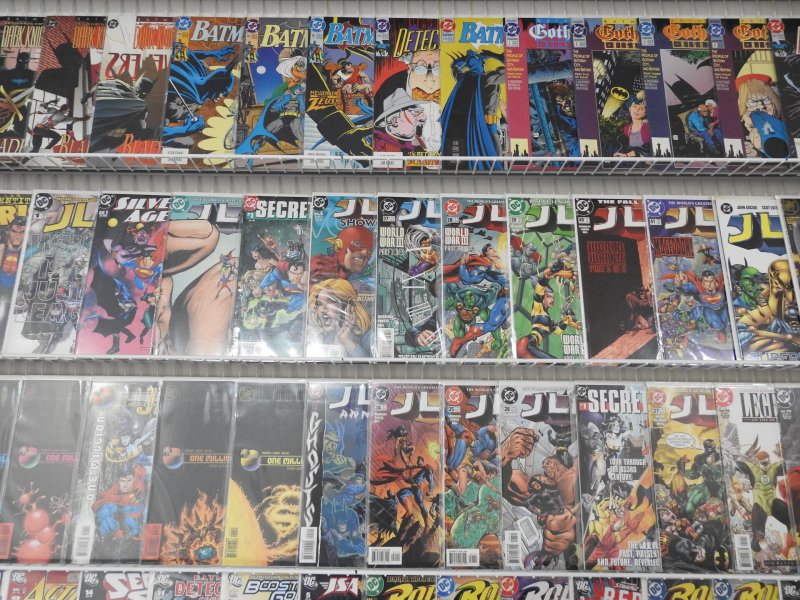 Huge Lot 140+ Comics W/ JLA, Batman, Robin, Avengers+ Avg VF- Condition!