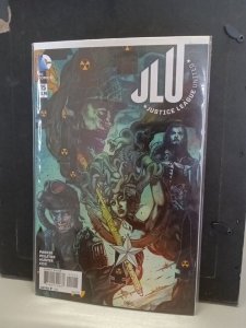 JUSTICE LEAGUE UNITED #15 (2016) DC Comics Justice League Superhero Nm. P11