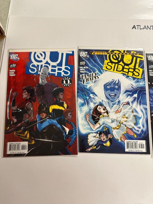 5  Outsiders DC Comic Books # 30 # 31 # 32 # 33 # 34 Batman Superman Flash 9 CT3