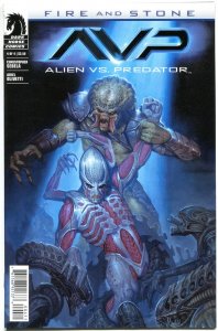 ALIENS vs PREDATOR #4 Fire and Stone, NM, Battle, 2014, more AvP in store