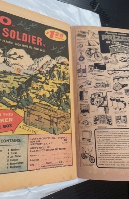 Batman #200 (1968)200 anniversary -Scarecrow story- mod foxxing/Tannning