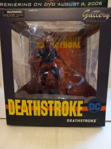 DEATHSTROKE GALLERY DC STATUE - FREE SHIPPING