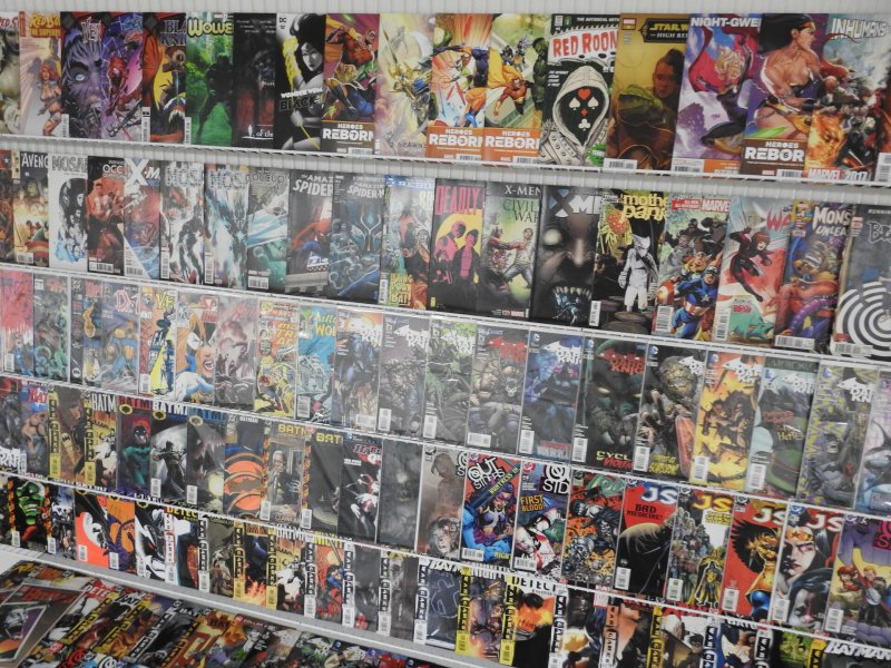 Huge Lot 180+ Comics W/Batman, Spider-Man, Avengers+ Avg VF Condition!!