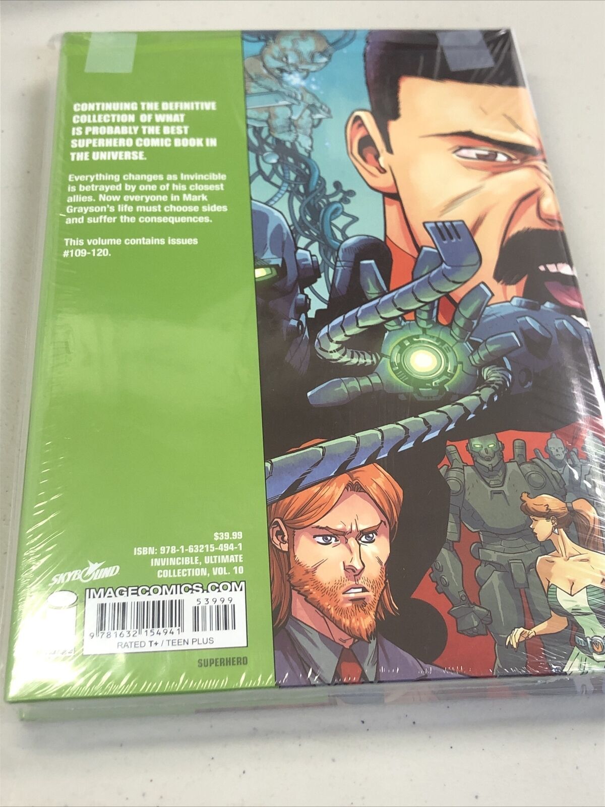 Invicible: Invincible: The Ultimate Collection Volume 10 (Hardcover) 