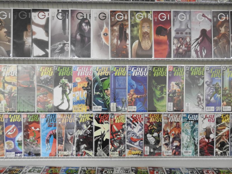 Huge Lot 150+ Comics W/ Green Arrow, Girls, Robin, Green Lantern, +More Avg VF+