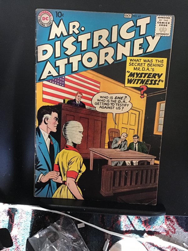 Mr. District Attorney #65 (1958) Woman with head covered! Mid grade! FN Wow!