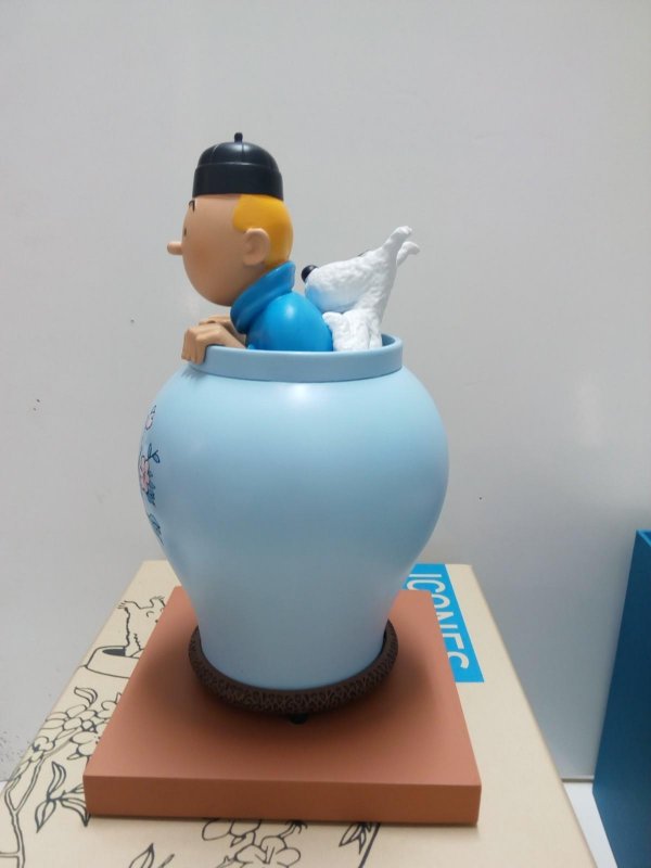 TINTIN: Resina Jarron Chino 20 cm - Coleccion Imágenes Iconicas (ref# 46401)