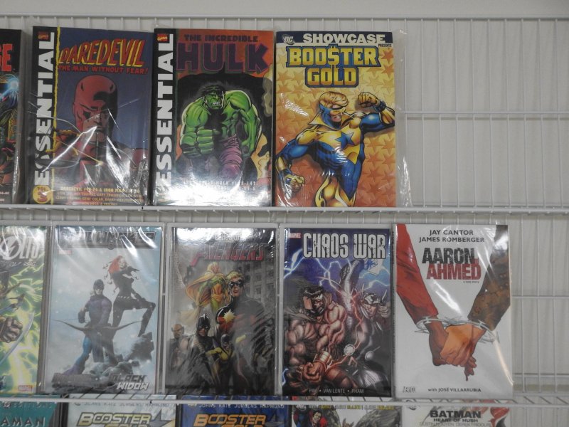 Huge Lot 24 TPB/Essentials W/ Thunderbolts, Hulk, Batman, JLA+ Avg NM- Condition
