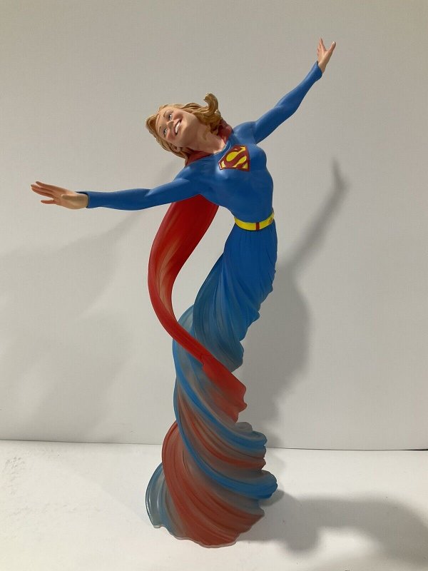 DC DYNAMICS SUPERGIRL STATUE W/BOX LIMITED 212/500 DC DIRECT 