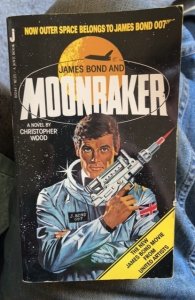Moonraker bond paperback adaptation, f979 unmarked