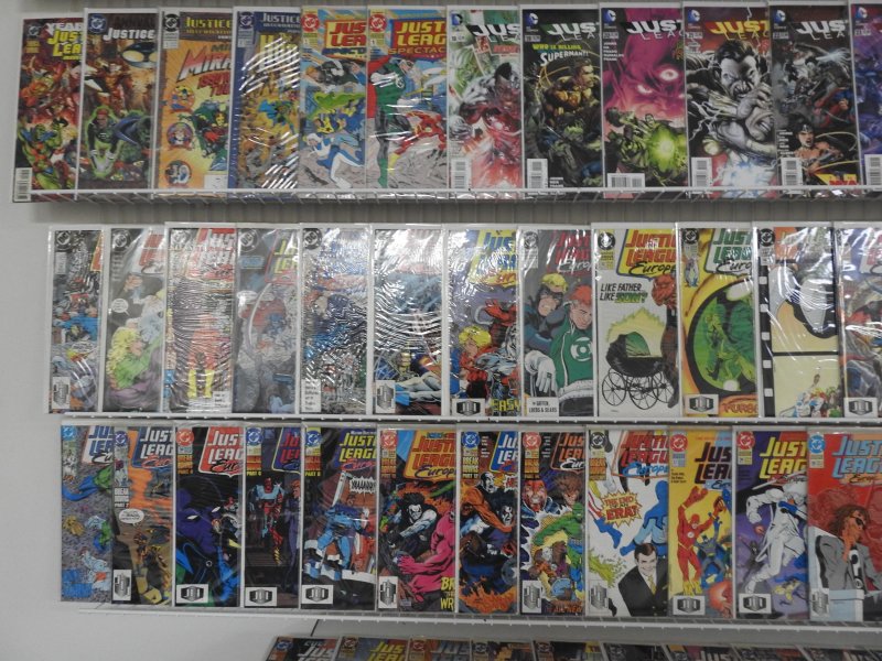 Huge Lot 140+ Comics ALL JUSTICE LEAGUE!! Avg VF+ Condition!