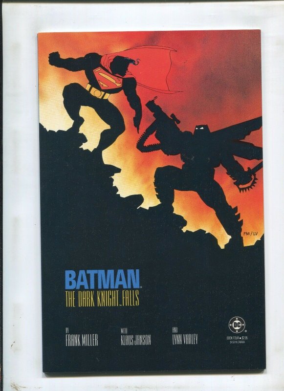THE DARK KNIGHT RETURNS #4 (8.0) BATMAN VS SUPERMAN!