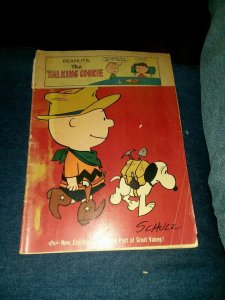 PEANUTS #10 Dell comics 1961 silver age charlie brown and snoopy Cover by Schulz